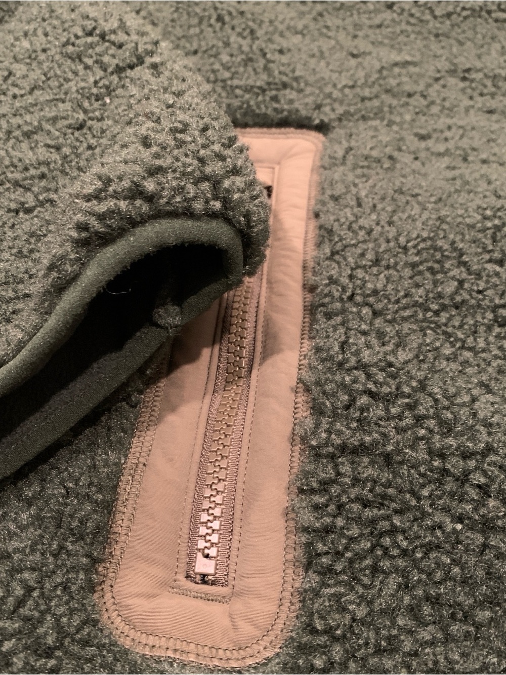 JW ANDERSON + UNIQLO Dark Green Sherpa Zip Jacket - Picture 6 of 12